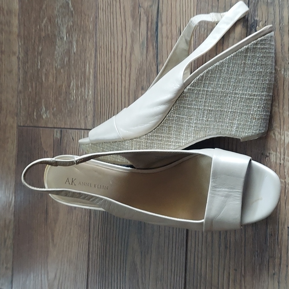 AK Anne Klein leather platform wedge size 11 EUC